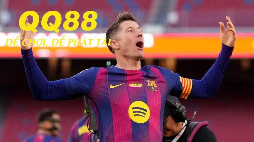 Barca đang ráo riết tìm tiền đạo để thay thế Lewandowski (Ảnh: GOAL)